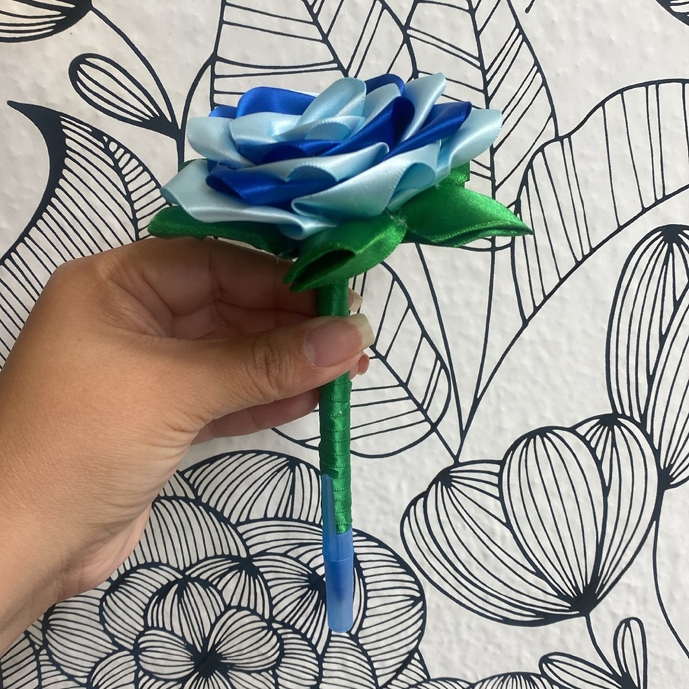 Two-Tone Satin Flower Pen - Picture 5 of 6